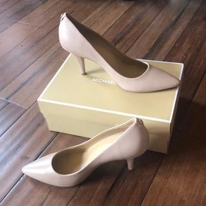 NEW Michael Kors Sz 10M Bisque Nude Leather Pumps